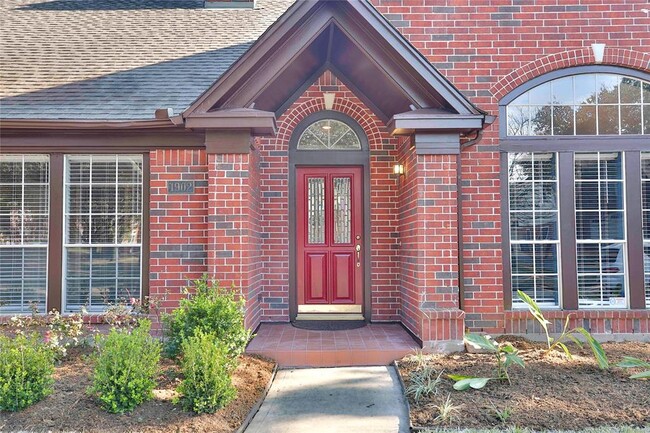 Building Photo - 1902 Triple Mast Cir