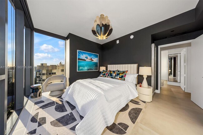 Building Photo - 700 NE 24th St