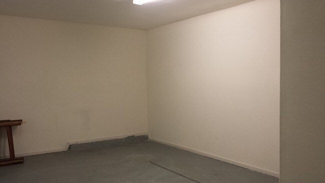 Building Photo - Commercial Property for Rent!