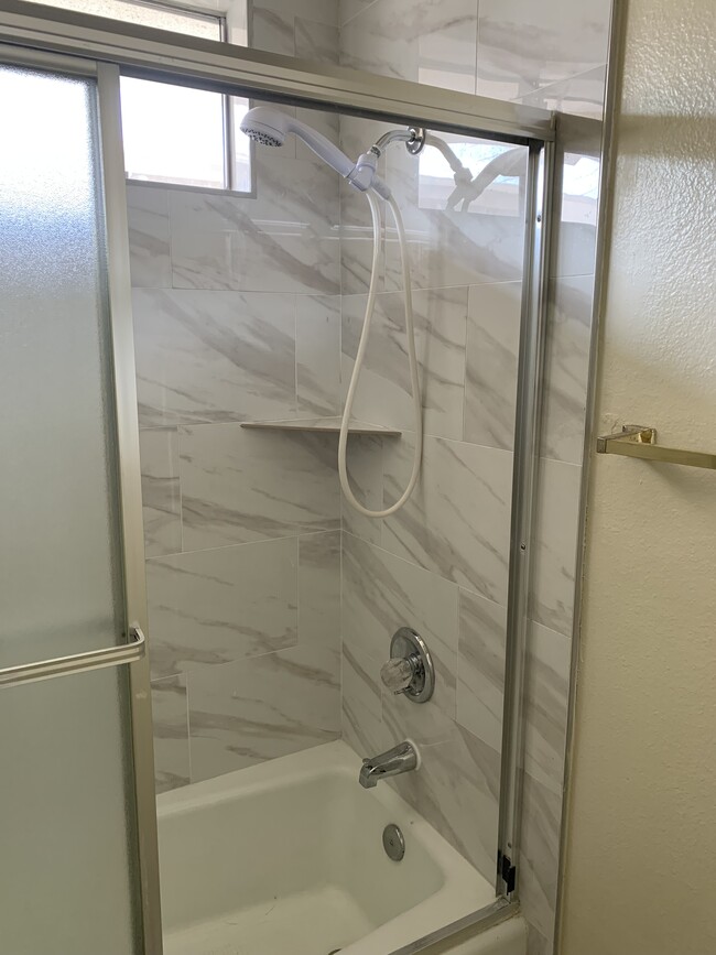 Marbel stone bath - 1427 Saltair S Ave