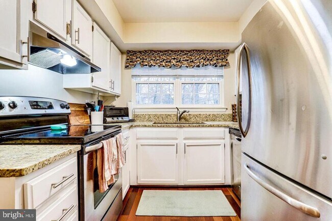 Building Photo - 7761 Inversham Dr