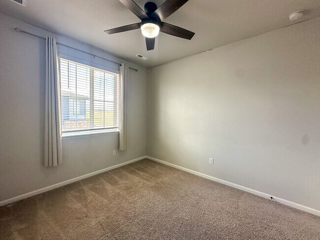 Building Photo - Alder Creek 3bd 2.5ba paired home for rent!