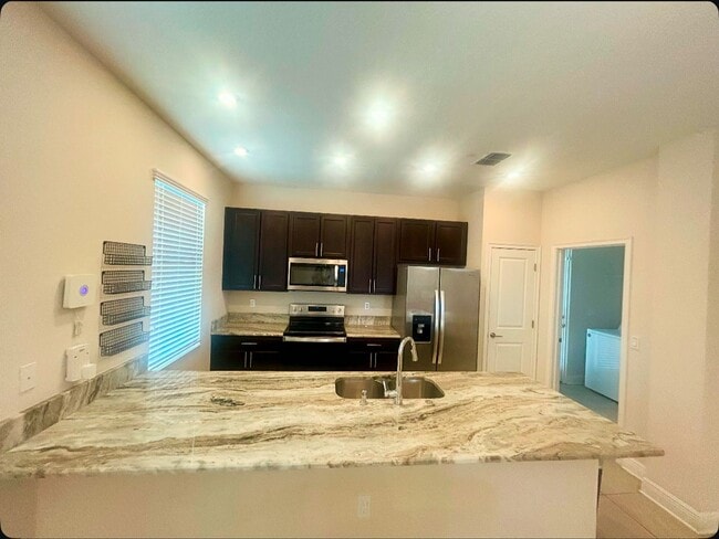 Building Photo - Beautiful Open Concept Home- FREE TO APPLY!