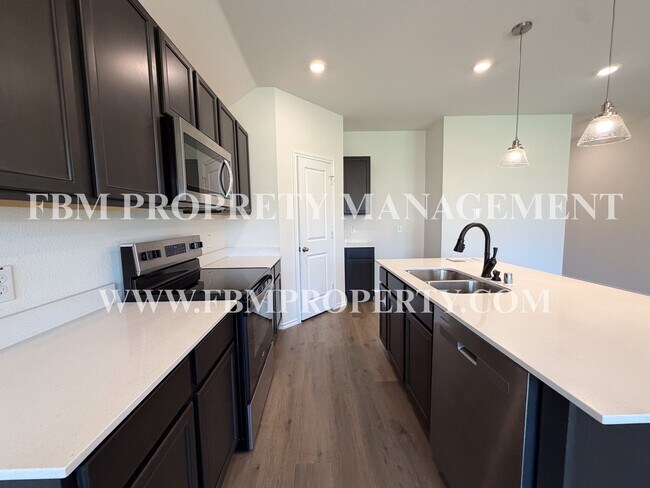 Building Photo - 369 Thoroughbred St