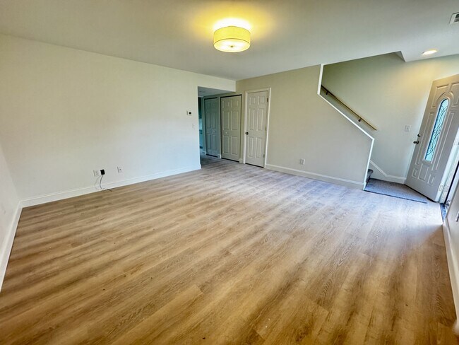 Building Photo - 923 4th Ave
