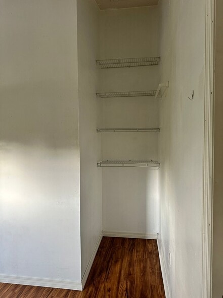 Small room $655 - 3650 Oakdale Cir