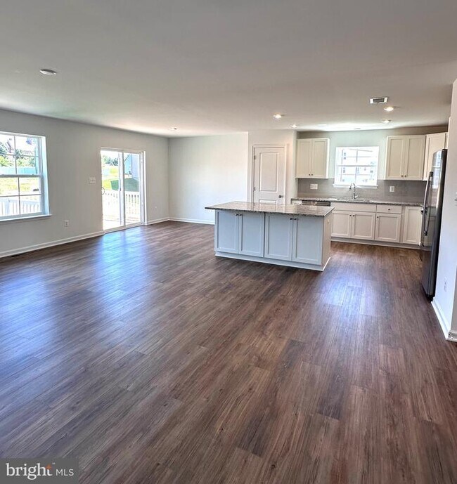 Building Photo - 151 Capulet Ct