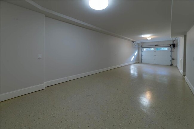 Building Photo - 172 Oxbo Rd