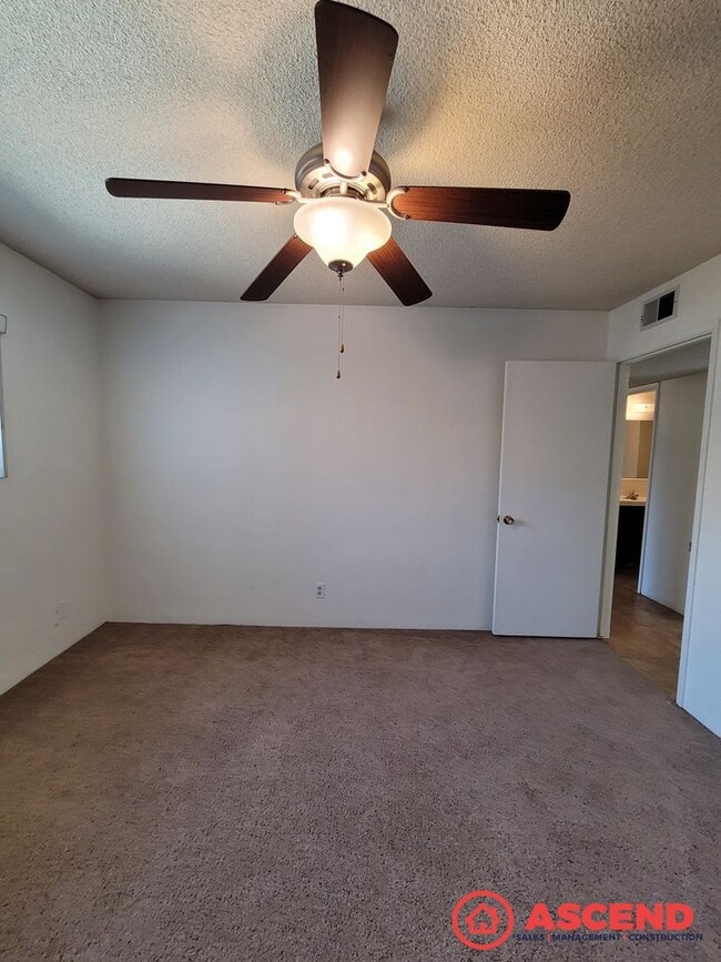 Building Photo - Comfortable 3BD/2BA Home in Bakersfield's 93309!