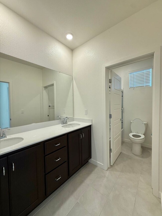 Building Photo - 211 Dogwood Ct