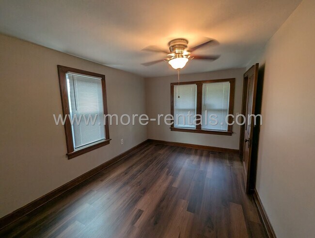 Building Photo - 392 Collingwood Ave