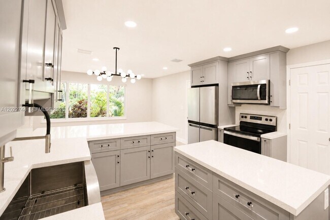 Building Photo - 2573 Conroy Dr