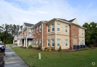 Building Photo - Lake Pointe