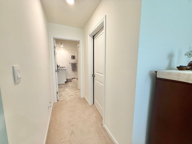 Building Photo - 117 Crescent Cir