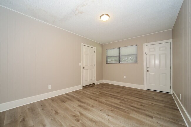 Building Photo - 6904 Cherbourg Ave S