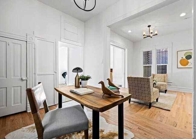 Building Photo - Victorian Gem next to Cheesman Park!