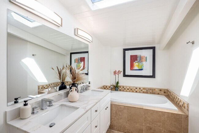 Building Photo - Wonderful Rockridge Home for Lease