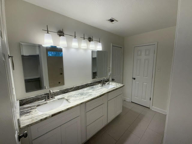 Building Photo - 10713 Plummer Cir