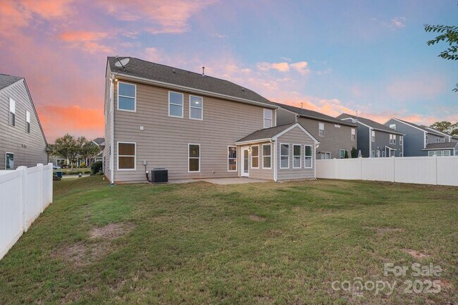 Building Photo - 2076 Waverly Ct