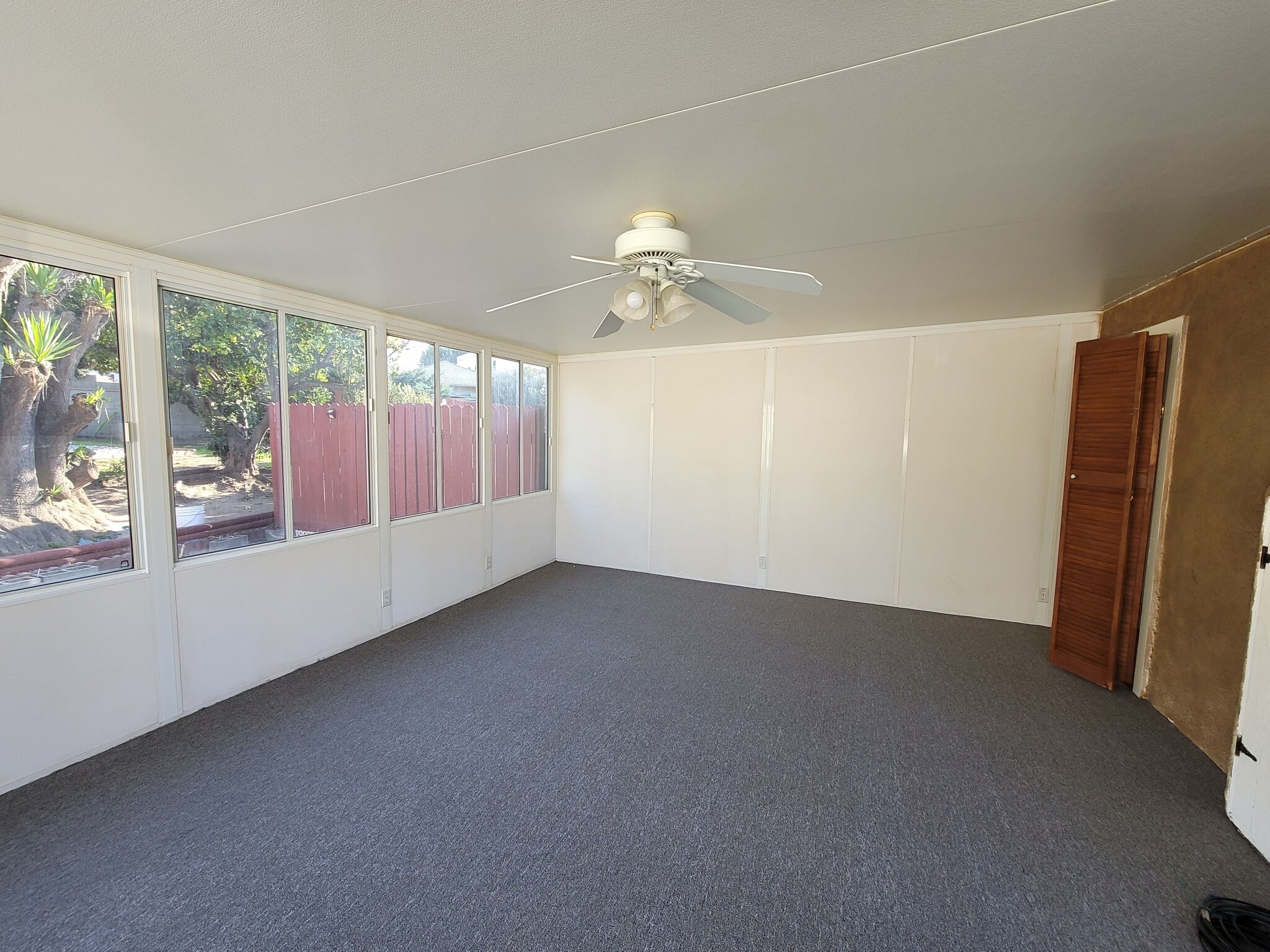 Bonus Room (Home office, studio, playroom?) - 10740 Galvin St