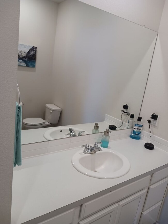 Building Photo - Beautiful 2-Bedroom 2 Bathroom home locate...