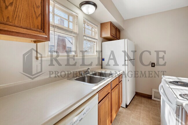 Building Photo - 2010 S Terrace Dr