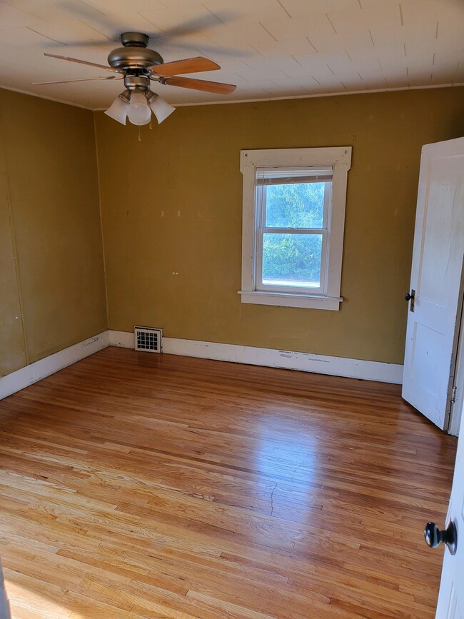 Building Photo - 3905 Holdrege St