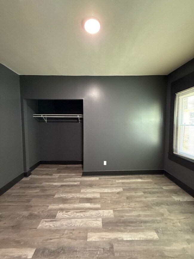 Building Photo - Fully Renovated Home in Berclair/Highland Heights – Section 8 Welcome!