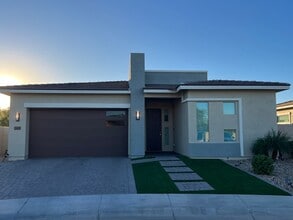 Building Photo - 5140 S Springs Pl