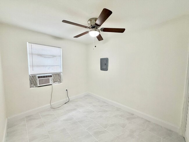 Building Photo - 618 6th Ave