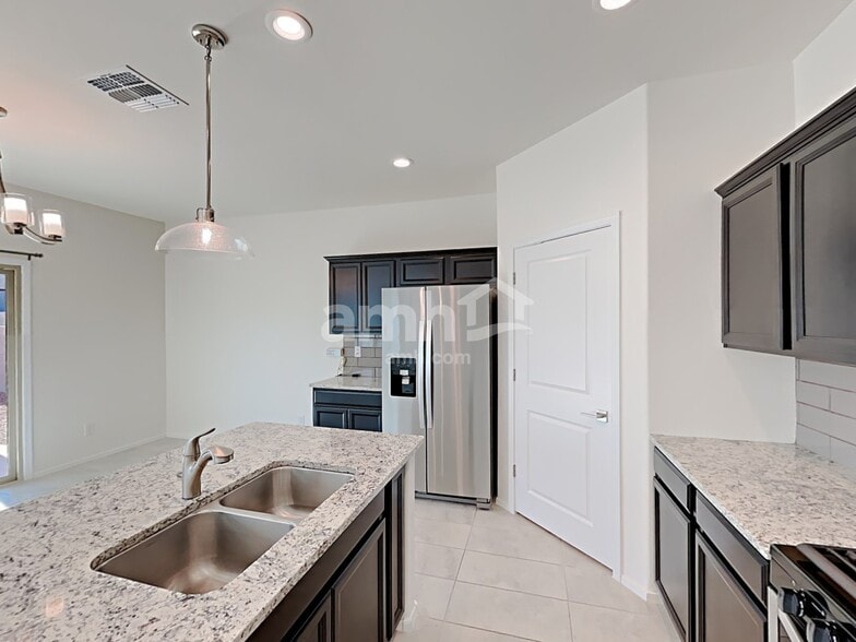 Building Photo - 6869 E Via Arroyo Largo