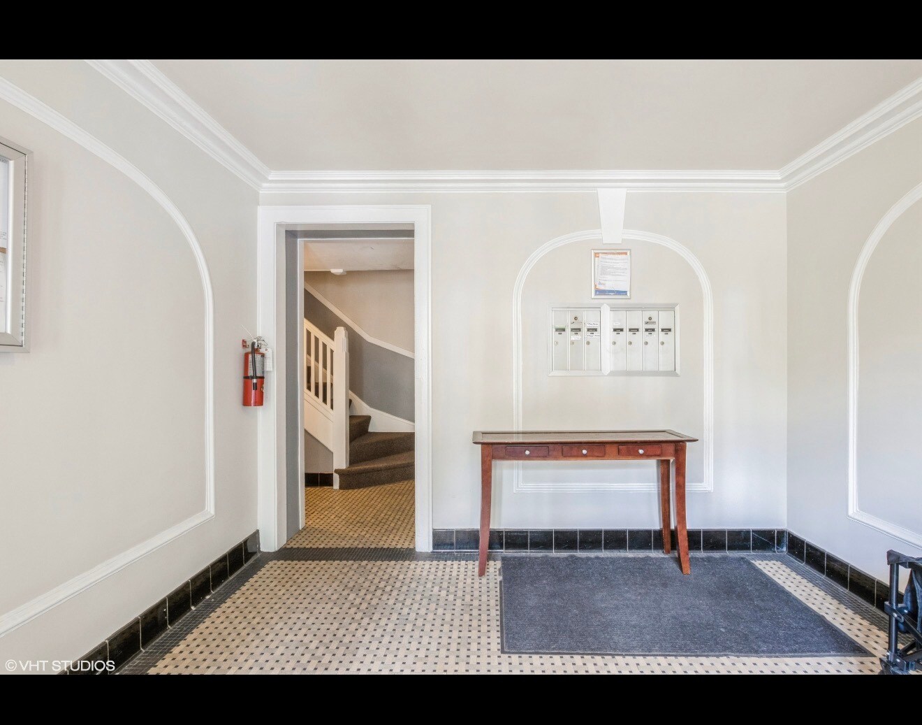 Building Photo - 6204 N Claremont Ave