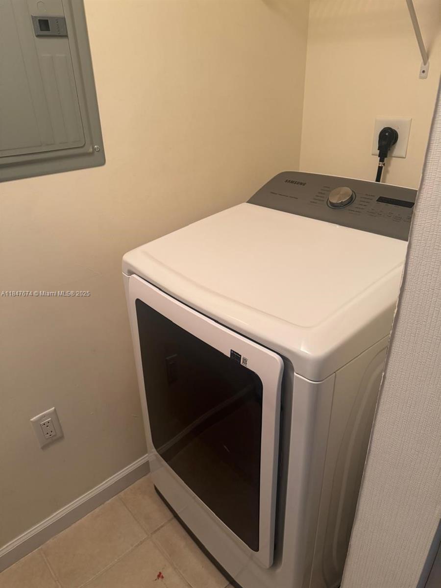 Building Photo - 19501 W Country Club Dr