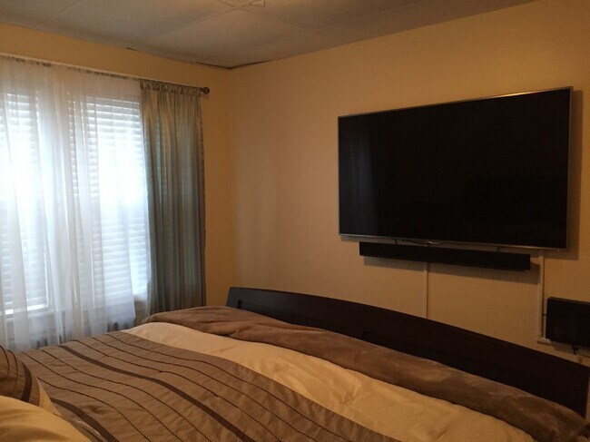 Building Photo - 1214 Park Ave