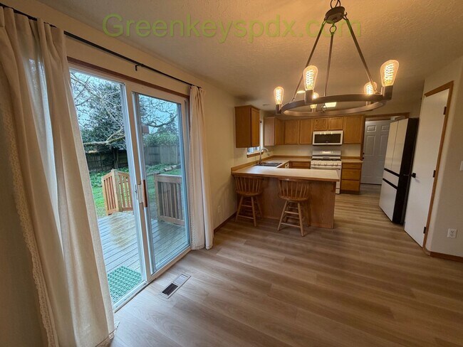 Building Photo - Charming 3-Bedroom/2.5-Bathroom House in the Cathedral Park Neighborhood of St. Johns