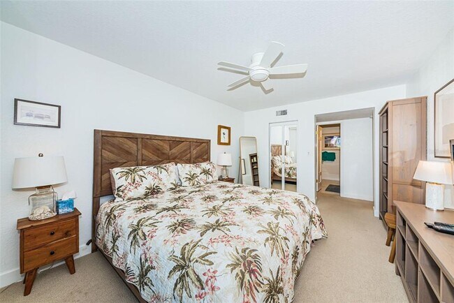 Building Photo - 5901 Bahia Del Mar Cir N