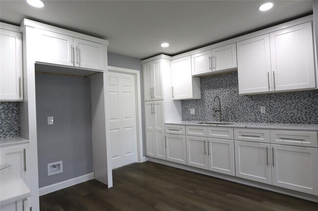 Building Photo - 4517 Brinkley St