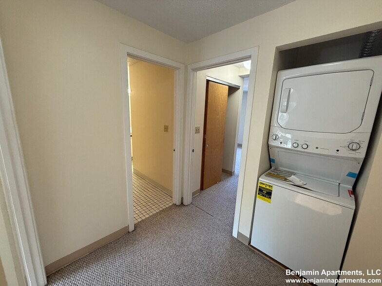 Building Photo - 142 North Beacon St