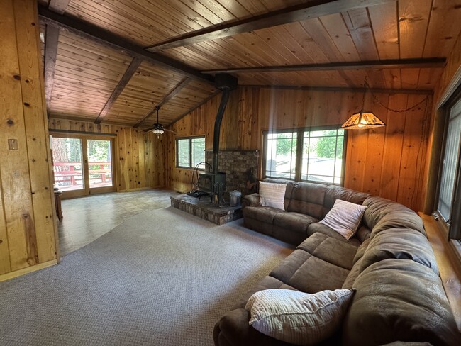 Building Photo - 510 Little Mountain Ln