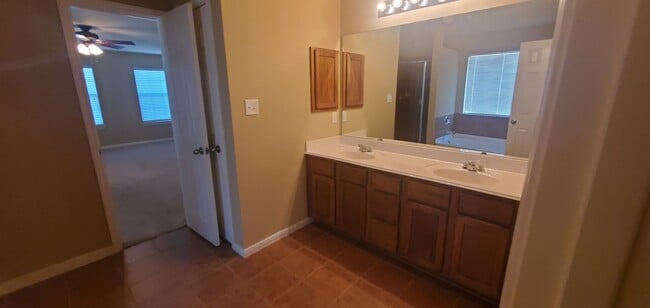 Building Photo - 249 Nomad Ln