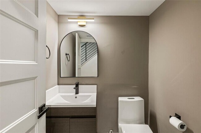 Building Photo - 72 Ivy Pkwy NE