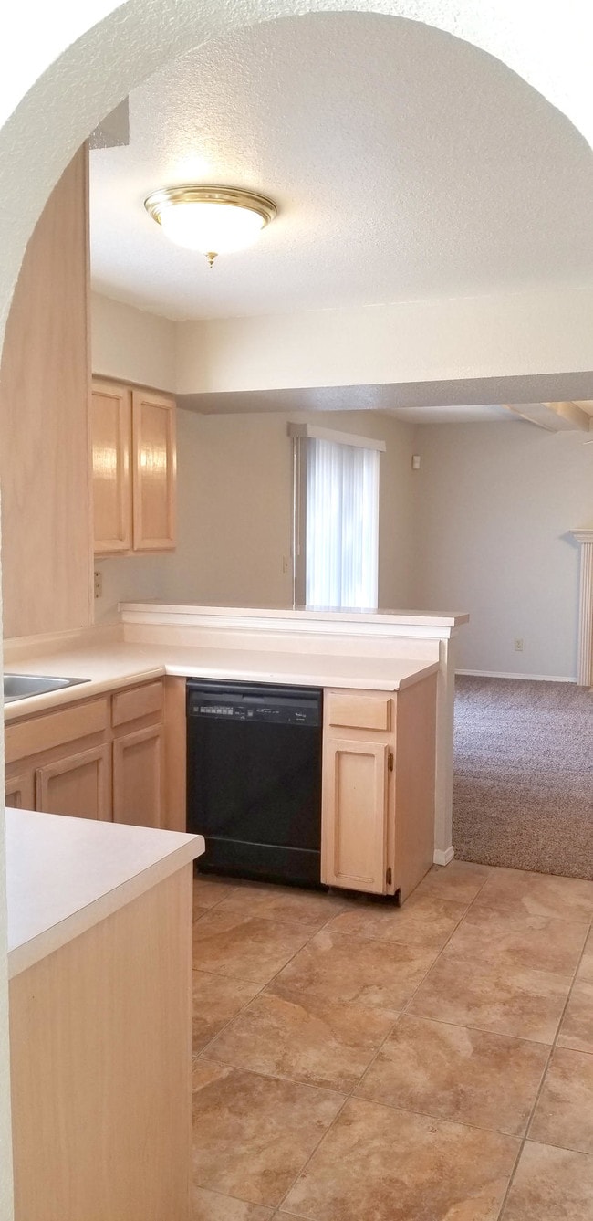 Building Photo - 6928 Crown Ridge Dr