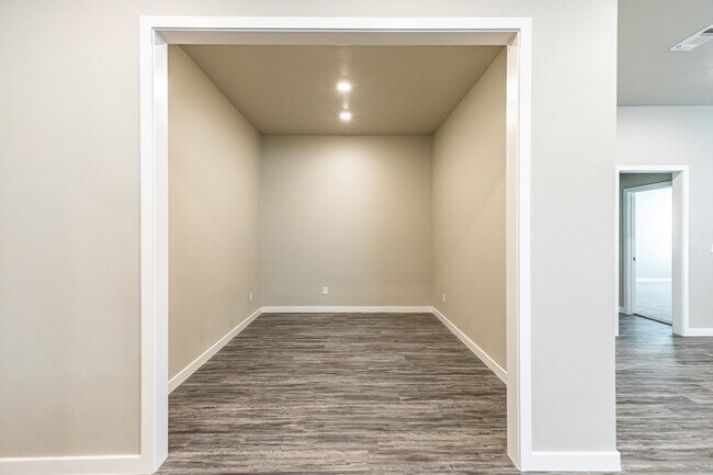 Building Photo - Beautiful 4 bed 3 bath home