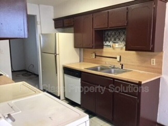 Building Photo - 3605 N Kelley Ave