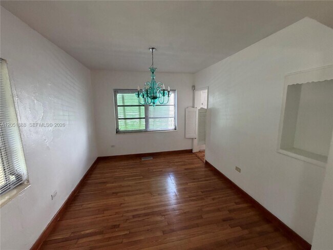 Building Photo - 42 Almeria Ave