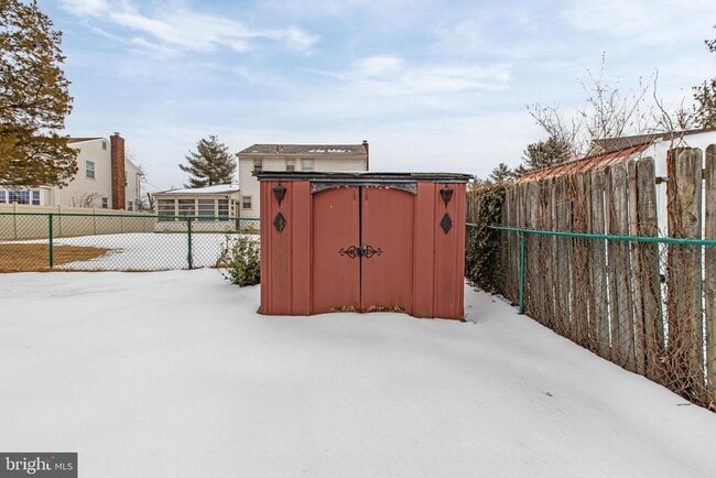 Building Photo - 154 Valleybrook Rd E