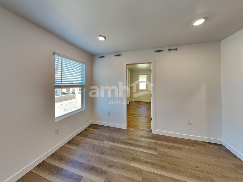 Building Photo - 7340 S Avenida Obelo