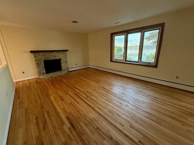 Building Photo - Severna Park - Waterfront - Round Bay Community.