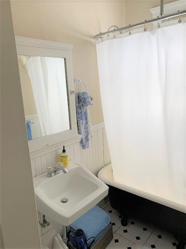 Building Photo - 448 Broadway