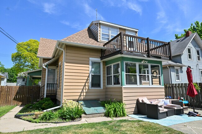 Building Photo - Arcadian Duplex